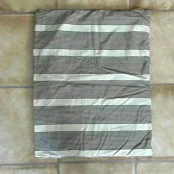 Pottery Barn Leona Floral pillowcase pair; size standard - Picture 2 of 4